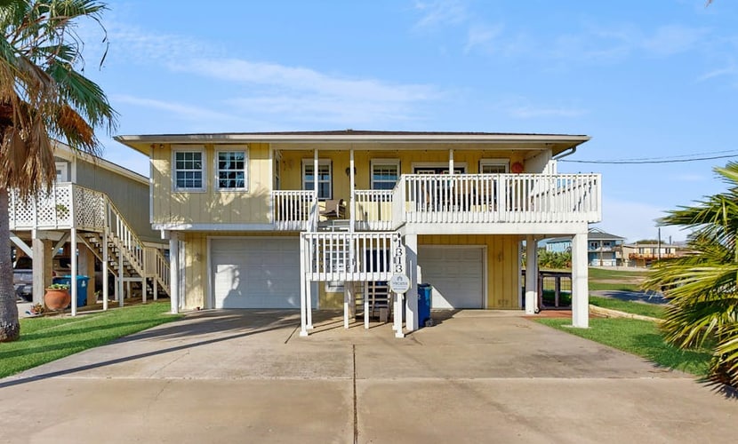 New Ownership! Sunny Upgraded House w/ Water Views - Close to Rockport Beach