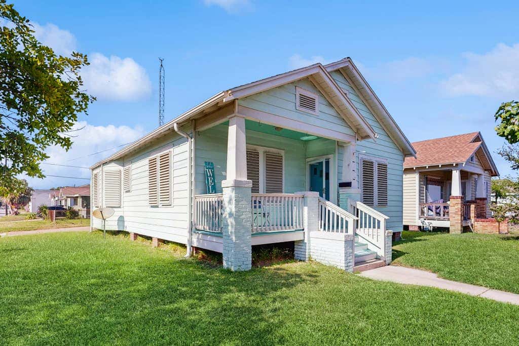 Sea Glass Cottage - Dog-Friendly, Near the Beach