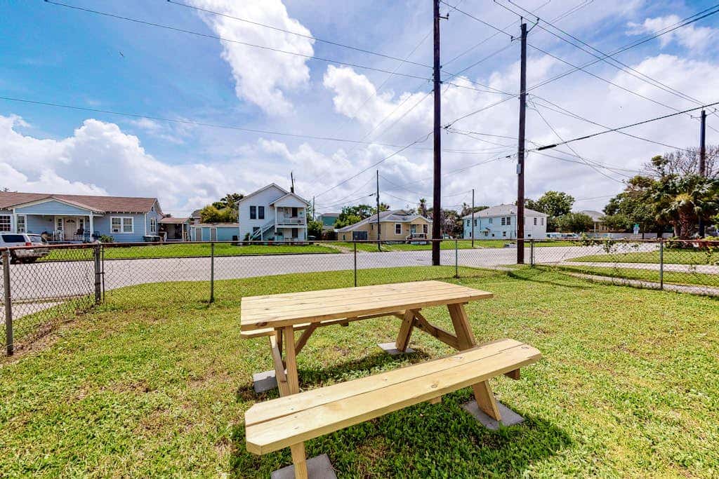 Sea Glass Cottage - Dog-Friendly, Near the Beach