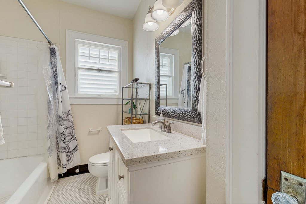 Sea Glass Cottage - Dog-Friendly, Near the Beach