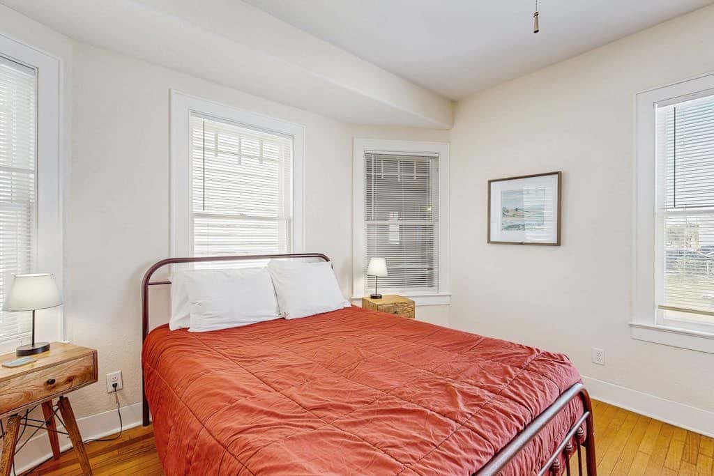 Sea Glass Cottage - Dog-Friendly, Near the Beach