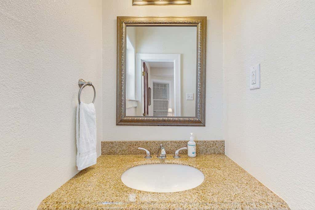 Sea Glass Cottage - Dog-Friendly, Near the Beach