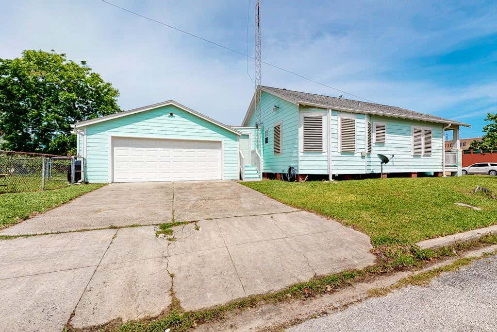 Sea Glass Cottage - Dog-Friendly, Near the Beach