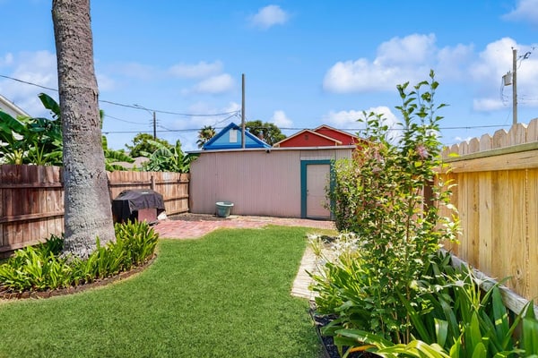 Cozy Home with Free Internet, Central AC, Washer & Dryer - Snowbird-Friendly