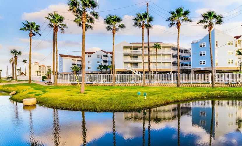 Beautiful Oceanfront Condo w/ Shared Pool, Beach Access & Free WiFi