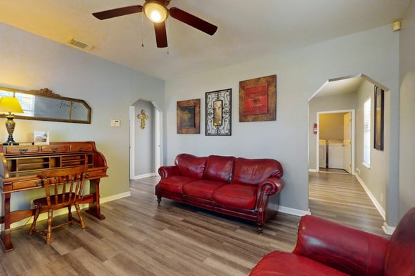 Quaint 2-bedroom beach home with enclosed backyard private W/D