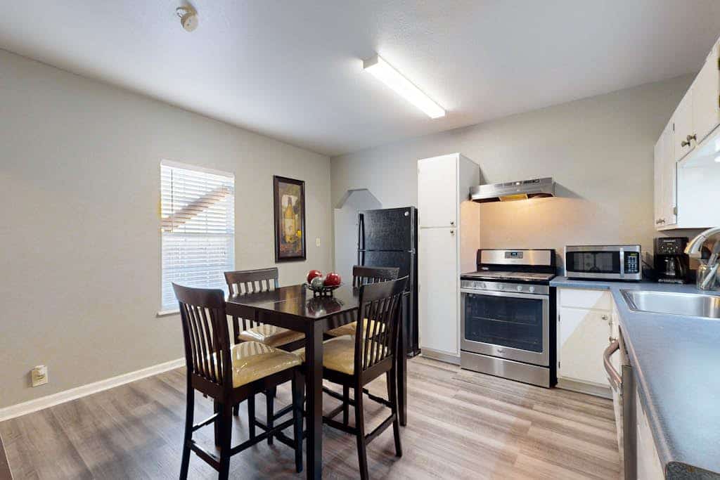 Quaint 2-bedroom beach home with enclosed backyard private W/D