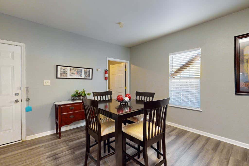 Cozy Home - Bay Views, Fenced Yard, Dogs OK