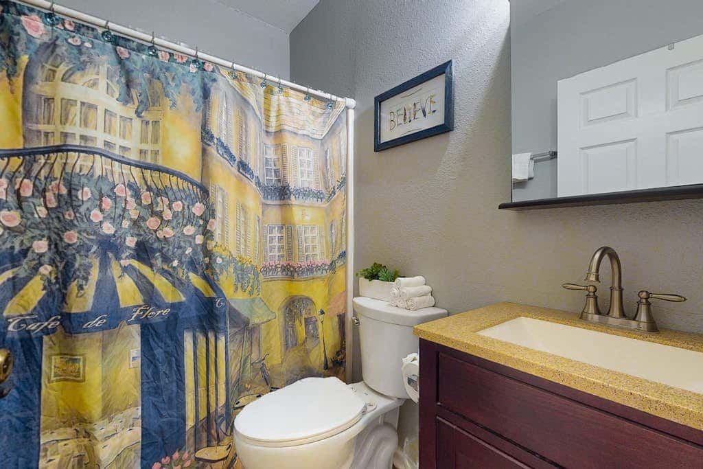 Cozy Home - Bay Views, Fenced Yard, Dogs OK