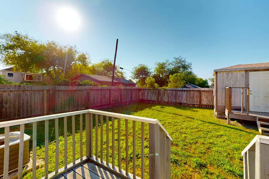 Cozy Home - Bay Views, Fenced Yard, Dogs OK