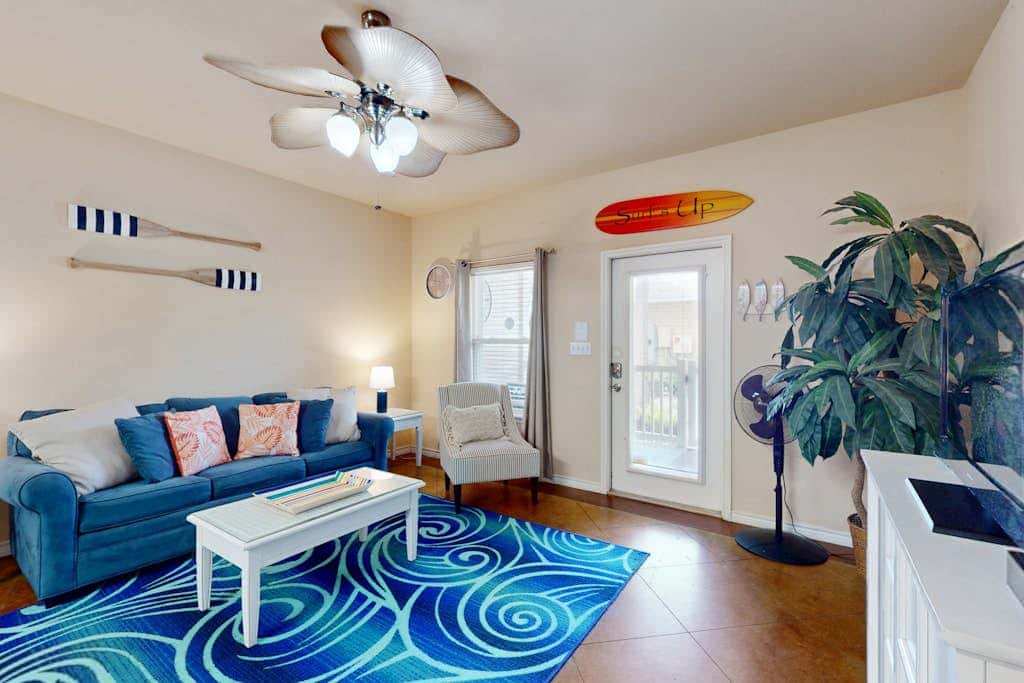 Palm Bay 304 - Lagoon Pool & Private Patio