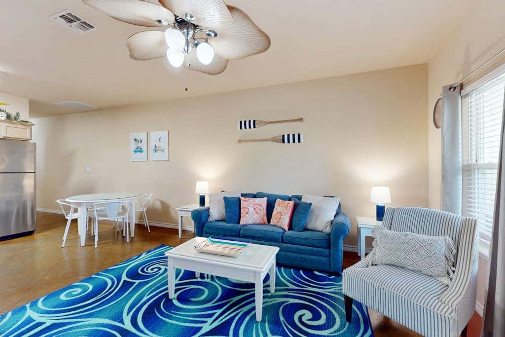 Palm Bay 304 - Lagoon Pool & Private Patio