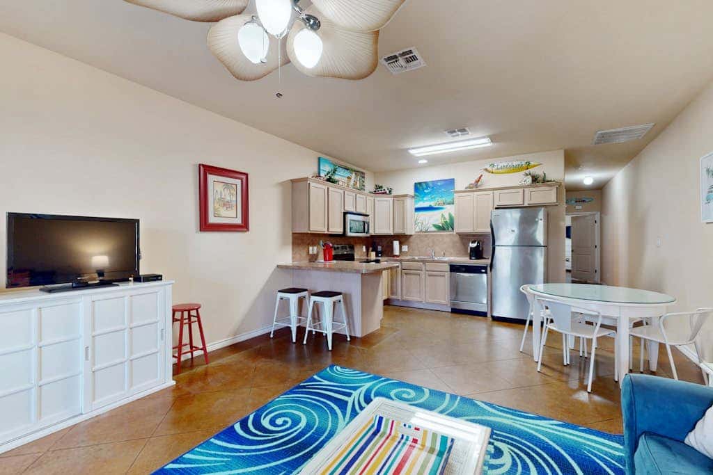 Palm Bay 304 - Lagoon Pool & Private Patio