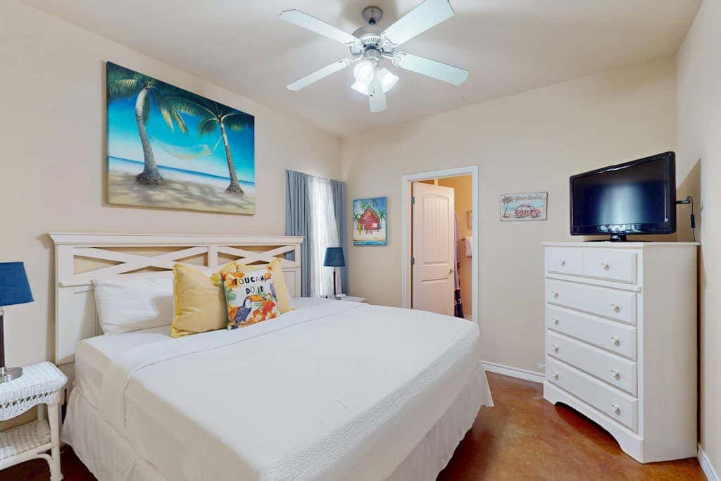 Palm Bay 304 - Lagoon Pool & Private Patio