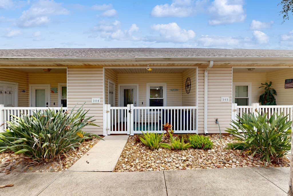 Palm Bay 304 - Lagoon Pool & Private Patio