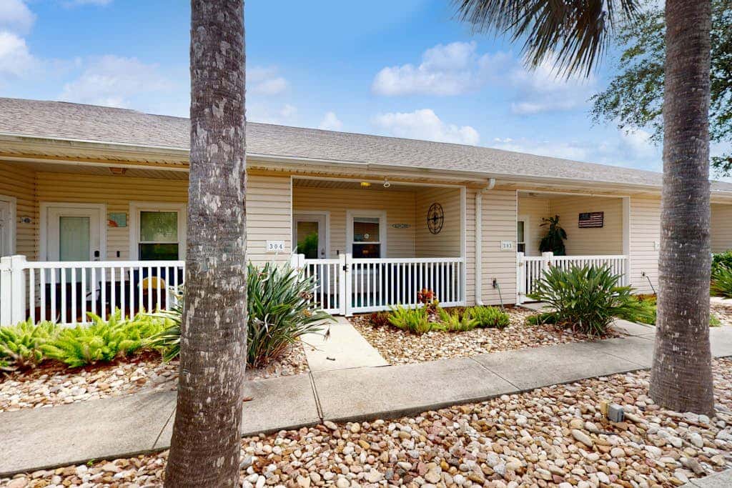 Palm Bay 304 - Lagoon Pool & Private Patio