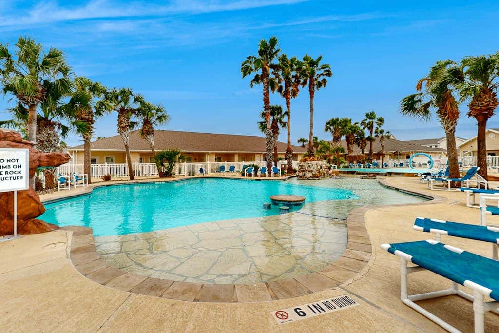 Palm Bay 304 - Lagoon Pool & Private Patio