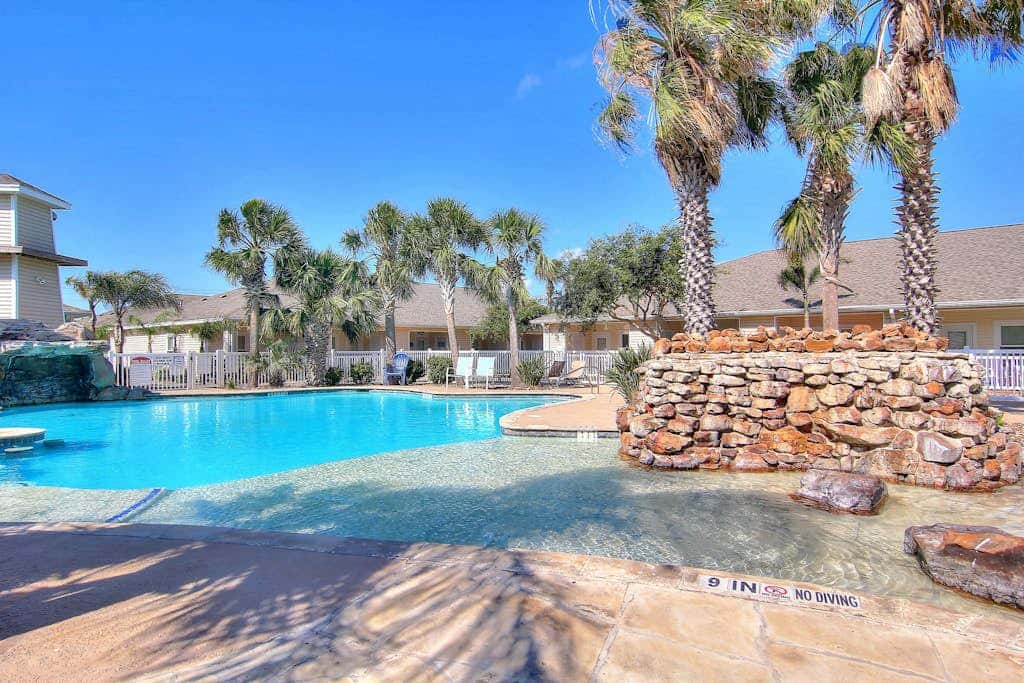 Palm Bay 304 - Lagoon Pool & Private Patio
