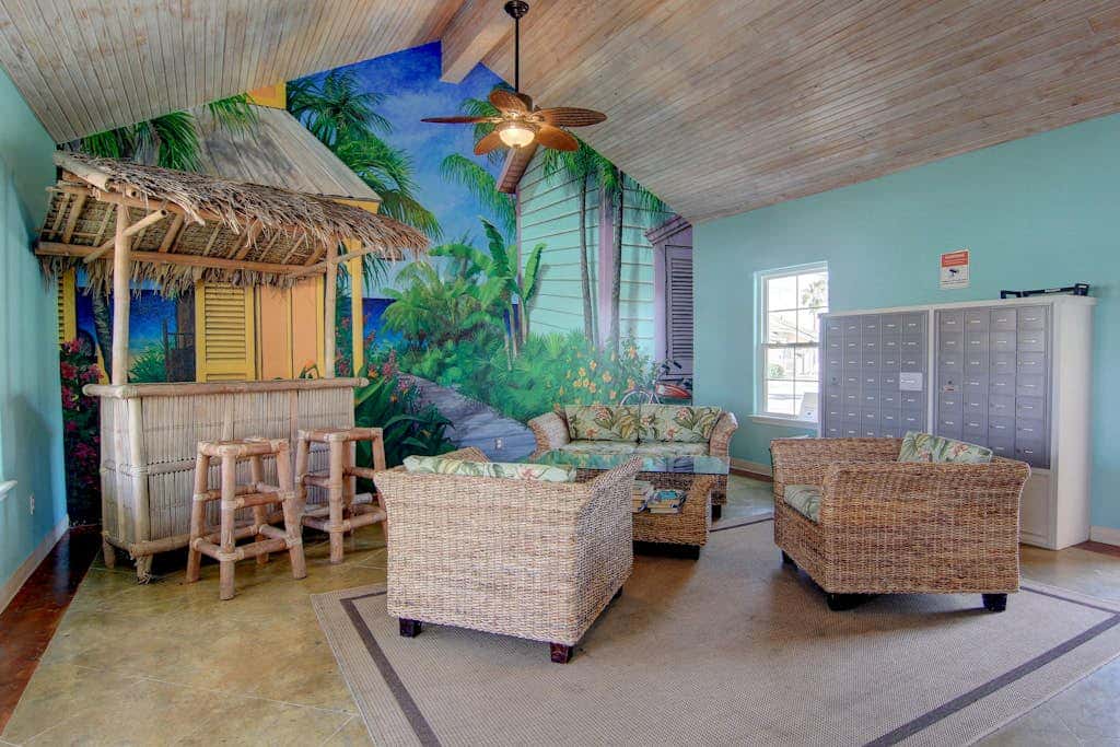 Palm Bay 304 - Lagoon Pool & Private Patio