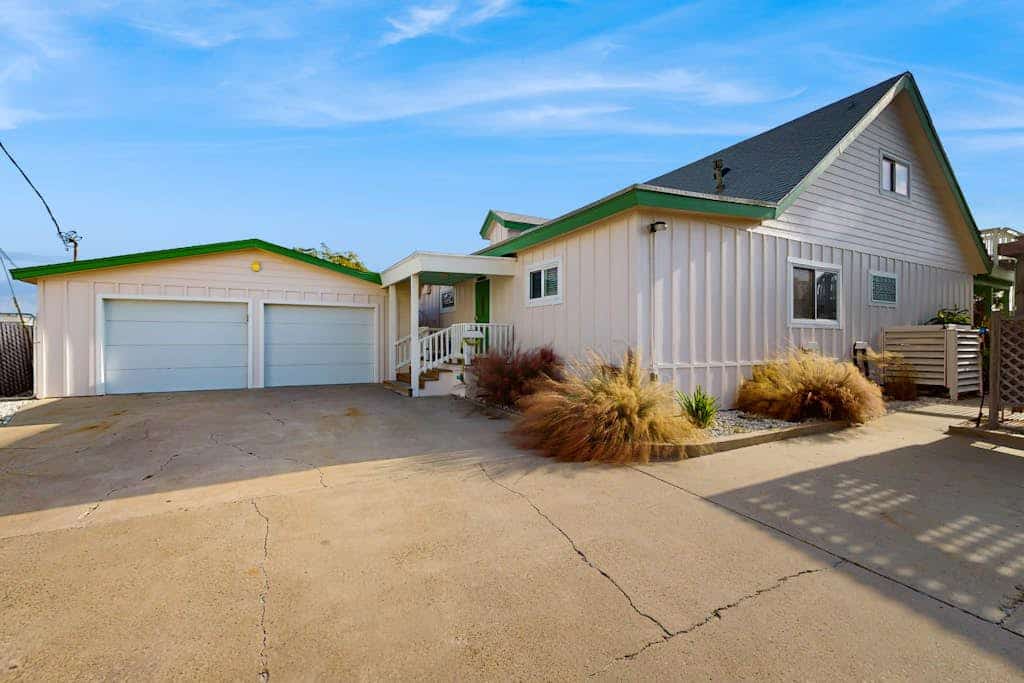 El Cerrito Place - Rooftop Deck & Historic Charm