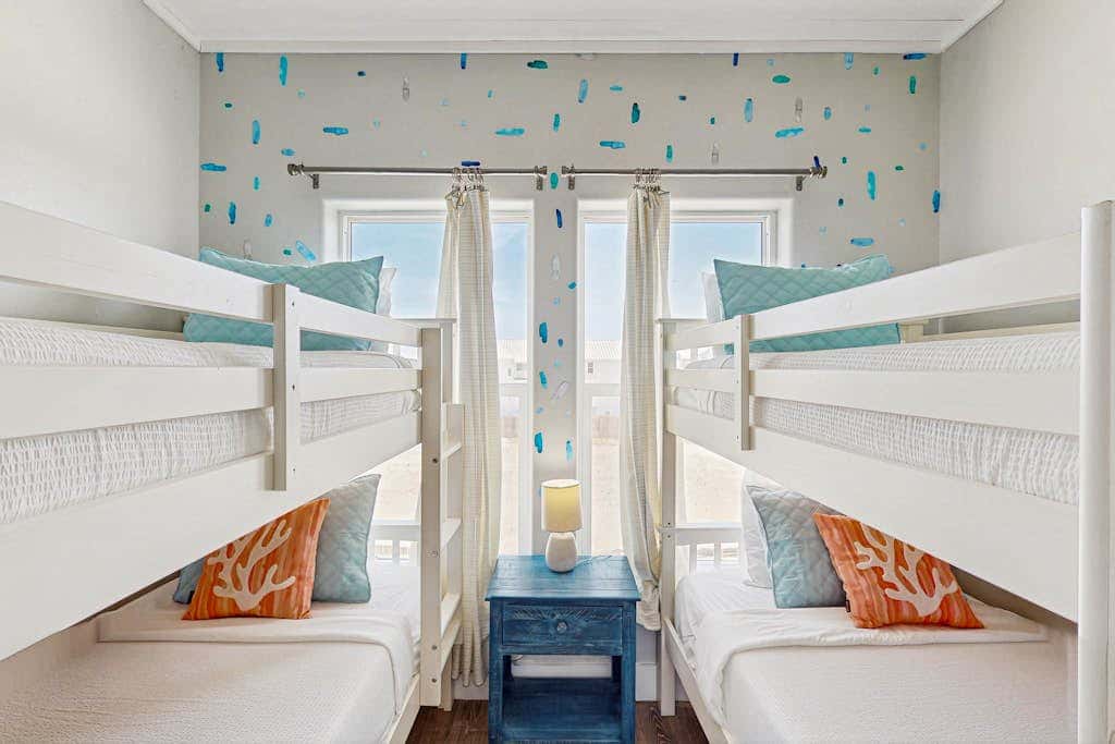 Shoreline Retreat - Pool & Hot Tub, Walk to Beach