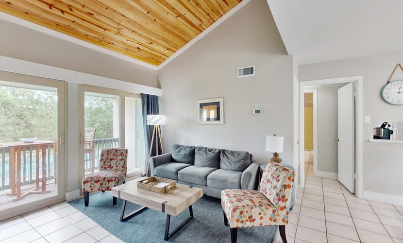 Contemporary Condo w/ Fast WiFi and Shared Pool