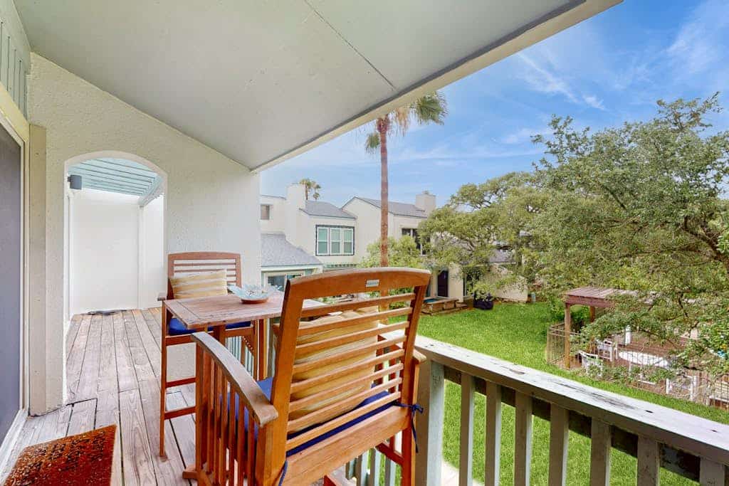 Contemporary Condo w/ Fast WiFi and Shared Pool