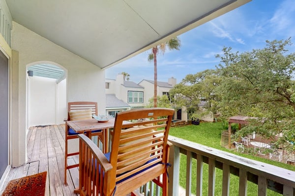 Contemporary Condo w/ Fast WiFi and Shared Pool