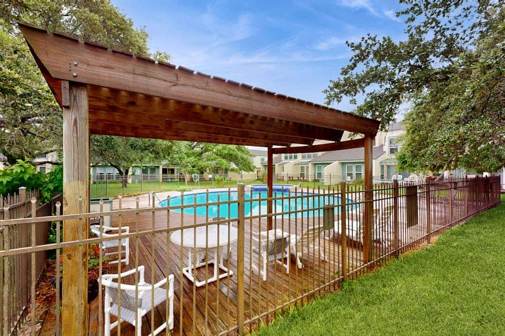 Contemporary Condo w/ Fast WiFi and Shared Pool