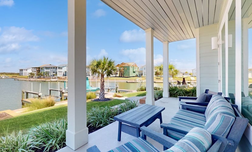 Luxury corner condo with central AC and pool & firepit access