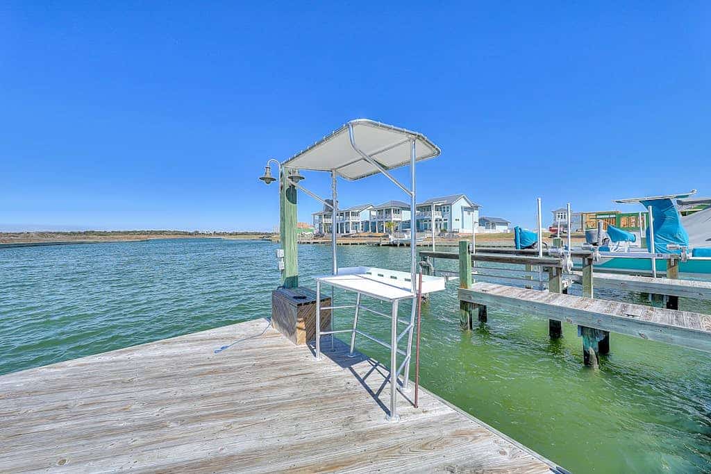 Luxury corner condo with central AC and pool & firepit access