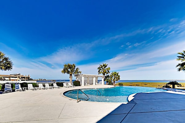 Luxury corner condo with central AC and pool & firepit access
