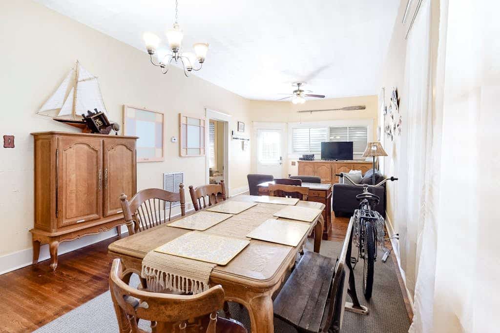 Castaway Cottage - Big Backyard & Dog-Friendly