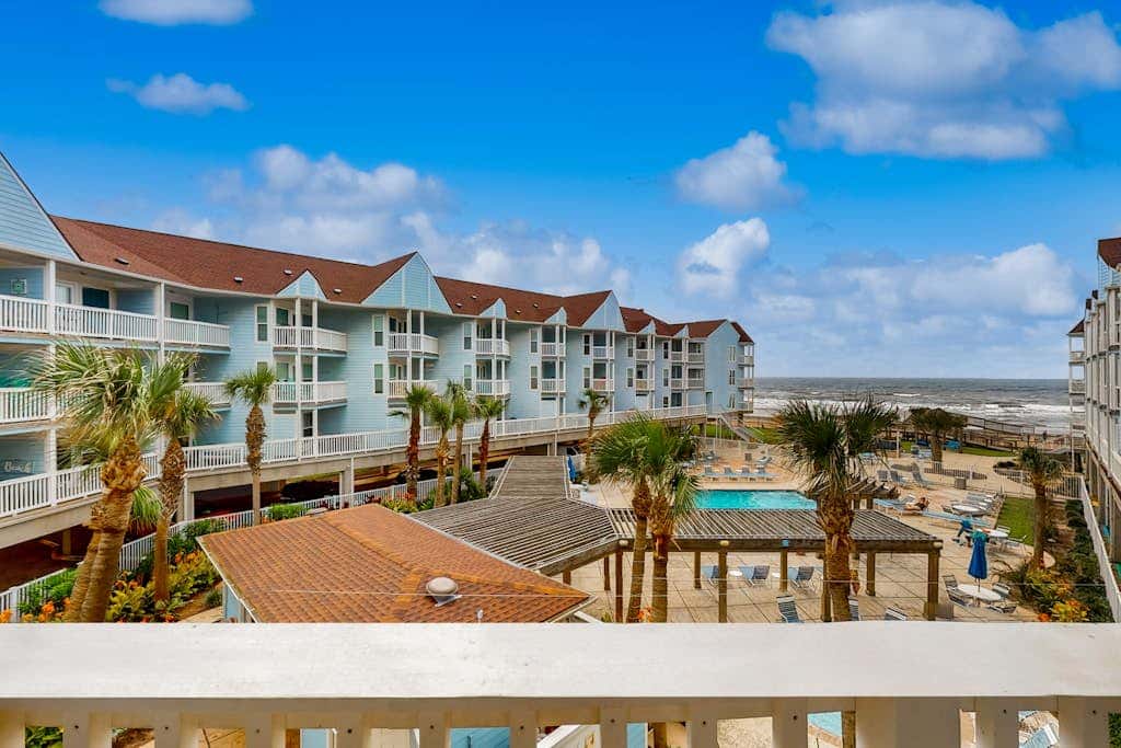 Curious Seagull - Heated Pool, Hot Tub & Balcony