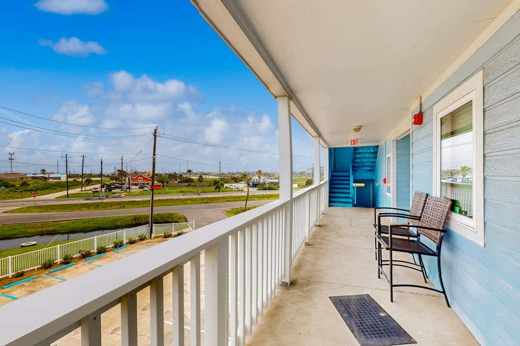 Curious Seagull - Heated Pool, Hot Tub & Balcony