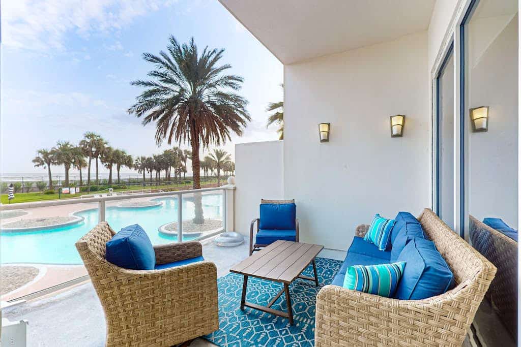 The Blue Diamond - Lazy River Pool & Game Room