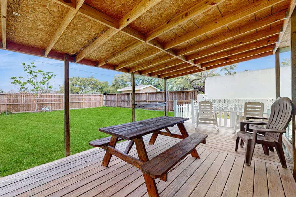 Cozy coastal home with high-speed WiFi and private gas grill - blocks from beach