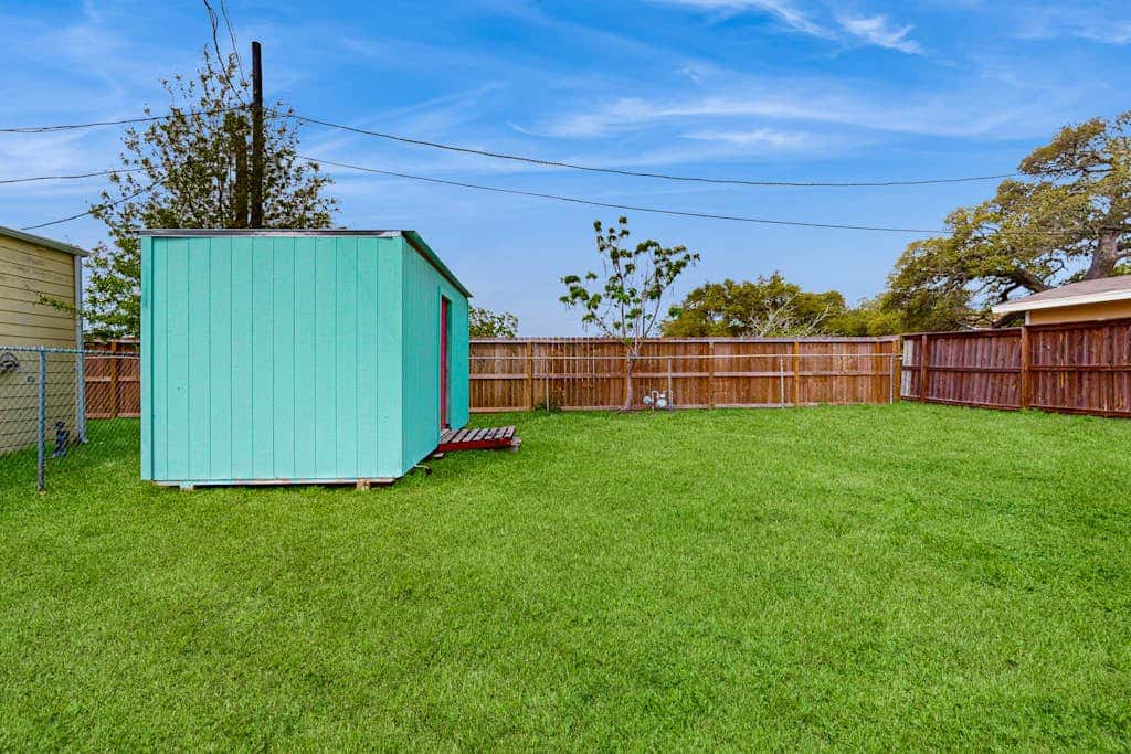 Sandy Toes - Fenced Yard, Blocks to the Beach