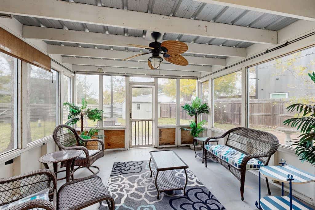 Cozy family-friendly house with BBQ, WIFI, dog-friendly, close to the Bay