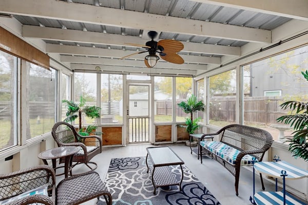 Cozy family-friendly house with BBQ, WIFI, dog-friendly, close to the Bay