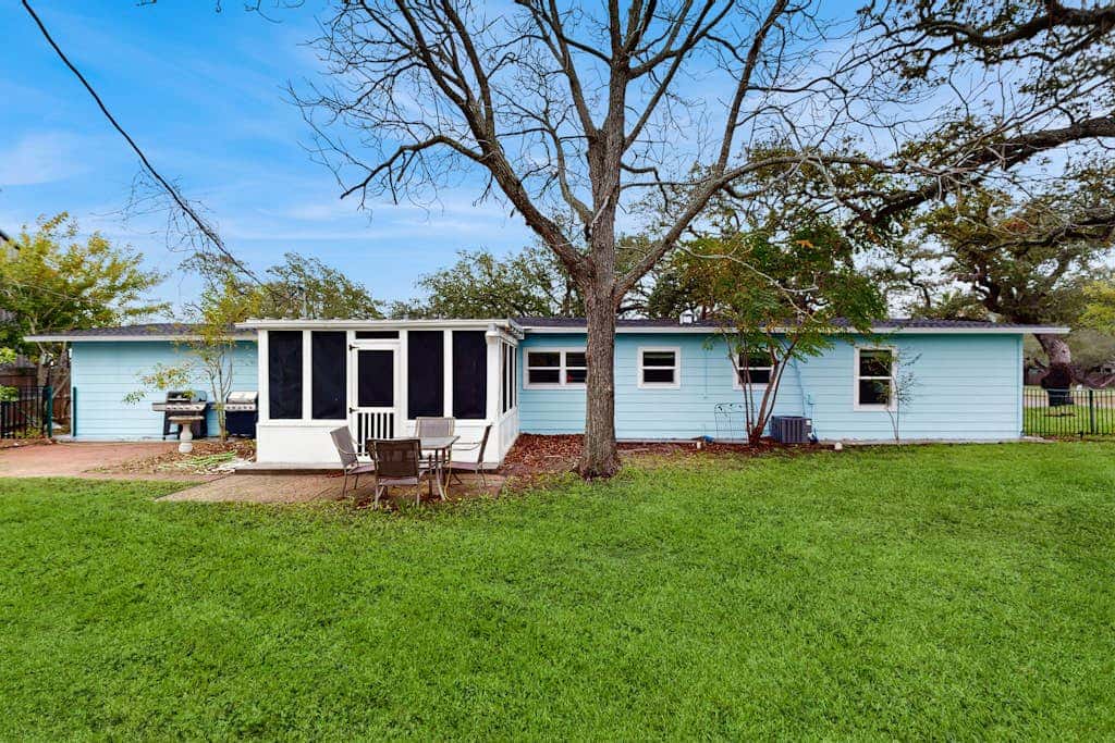 The Lazy Oak Retreat