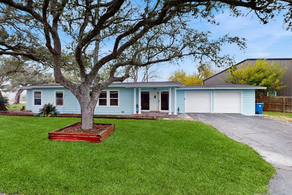 The Lazy Oak Retreat