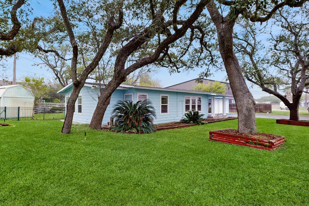The Lazy Oak Retreat