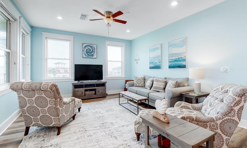 Gulf-view Pointe West condo with pools, hot tubs, central AC & washer/dryer