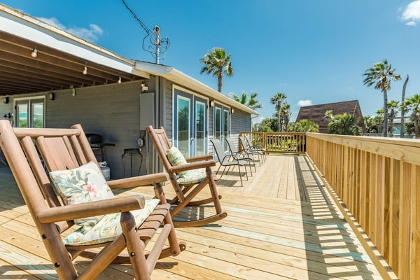Updated, stylish home steps to beach with wraparound deck, WiFi, AC, & W/D