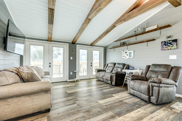 Updated, stylish home steps to beach with wraparound deck, WiFi, AC, & W/D