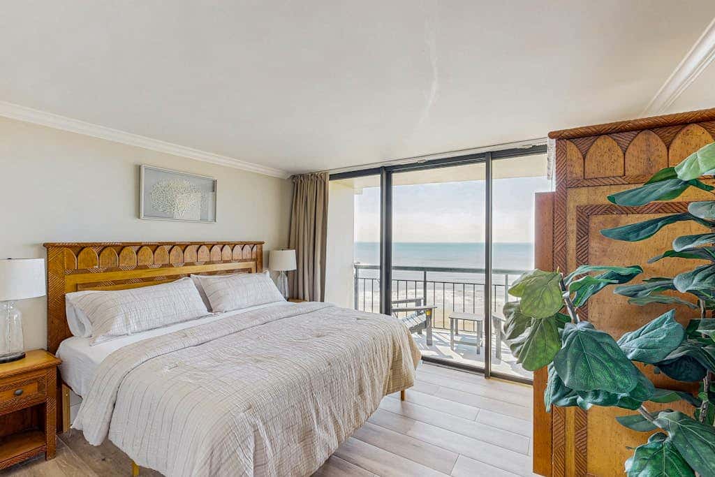 Gone Gulfin' - Gulf-Front Resort, Pool & Hot Tub