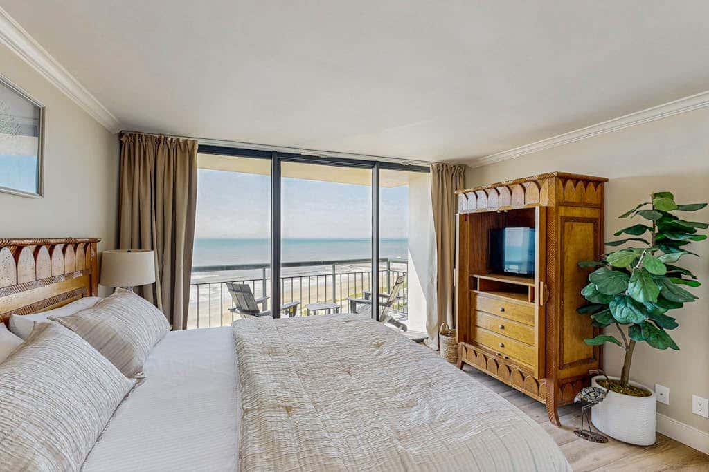 Gone Gulfin' - Gulf-Front Resort, Pool & Hot Tub