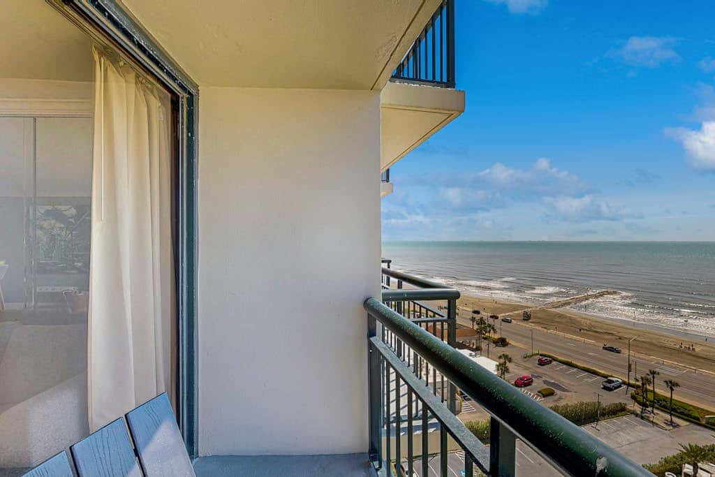 Gone Gulfin' - Gulf-Front Resort, Pool & Hot Tub