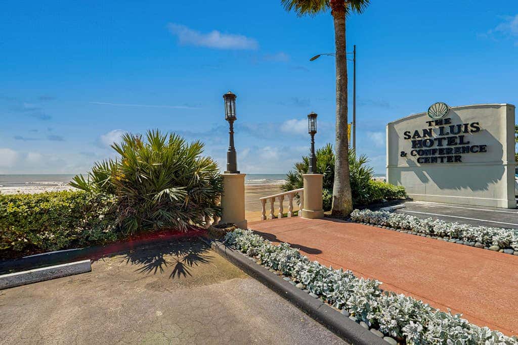 Gone Gulfin' - Gulf-Front Resort, Pool & Hot Tub